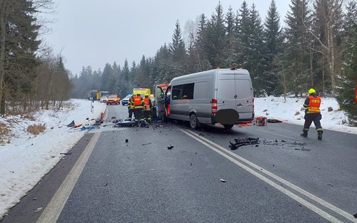 Vážná nehoda: Hasiči vyprošťovali zaklíněné řidiče