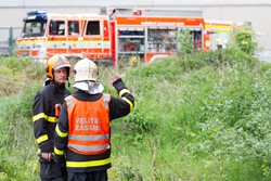 VIDEO Požár budovy určené k demolici v Bohumíně nezpůsobil žádné škody, ale zaměstnal šest jednotek hasičů
