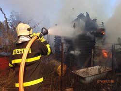 Ve Starém Městě u Karviné shořely dvě chatky, plameny krotily tři jednotky hasičů