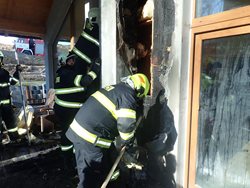 U požáru rodinného domu v Lechoticích zasahovalo sedm jednotek hasičů