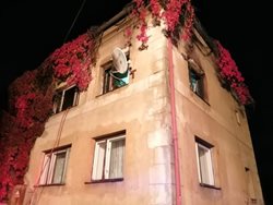 Požár rodinného domku v Jindřichově na Krnovsku se záchranou seniorky
