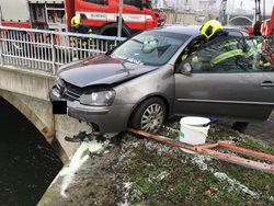 Dopravní nehoda osobního auta v Ústí nad Labem