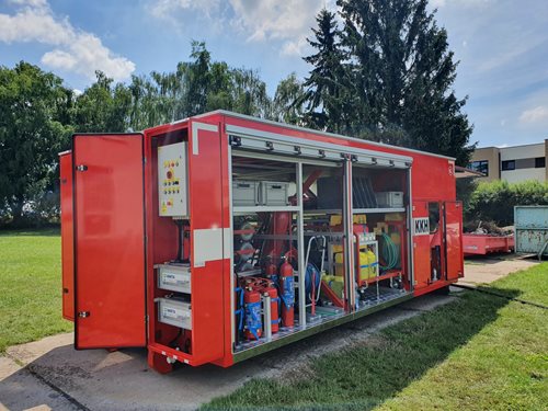 Hasiči ze stanice Kolín se učí ovládat novou techniku