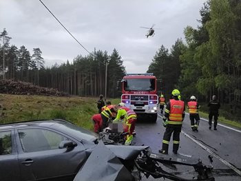 Náraz do stromu, záchrana zraněného a převoz vrtulníkem. Zásah, kde rozhodovaly minuty