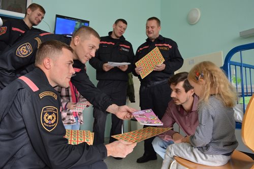 Hasiči z Frýdku-Místku se vzorně starají o dětskou nemocnici