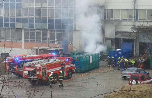 Hasiči použili k likvidaci požáru i zařízení pro řezání vodním paprskem COBRA