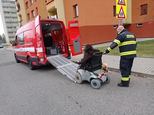 Speciální dopravní automobil v akci