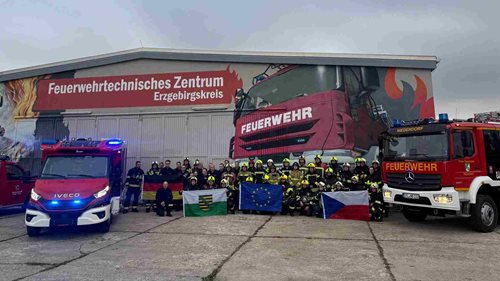 Když se při zásahu dostane do nebezpečí samotný hasič. Češi a Němci společně trénovali krizové situace
