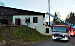 K požáru kotelny v Pasekách nad Jizerou vyjelo pět jednotek hasičů