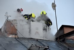 V Chodově vyhořel byt, obyvatelé celého domu museli na noc do evakuačního centra