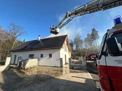Požár střechy rodinného domu