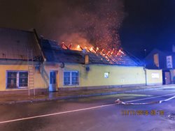 V Olomouci vyhořela střecha objektu bistra – Holice.VIDEO/FOTOGALERIE
