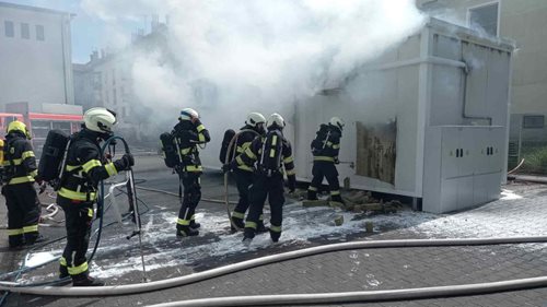 Požár bateriového uložiště způsobil škodu za 20 milionů