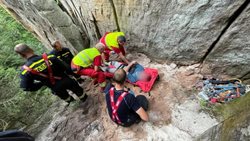 Víkend ve skalách: Tři zásahy při záchraně zraněných osob