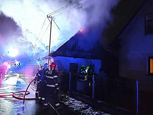 Rozsáhlý požár domu odhalil nebezpečí skrytých ohnisek