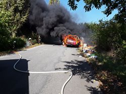 Oheň zničil osobní auto
