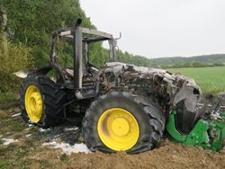 U Mířovic v Plzeňském kraji shořel traktor