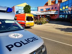Při požáru v domově seniorů na Mělnicku zemřela žena