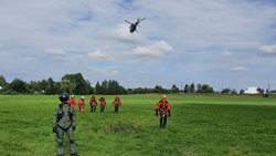 Výcvik leteckých záchranářů na teplárenském komíně ve Vrátě