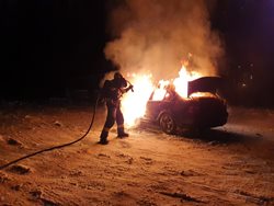 Požár automobilu způsobilo driftování
