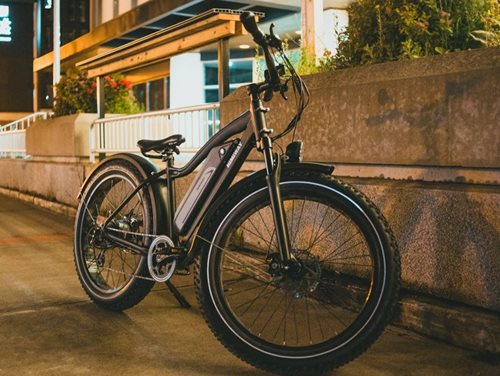 Pod vlivem a nezvladatelný: Cyklista opakovaně ohrožoval provoz