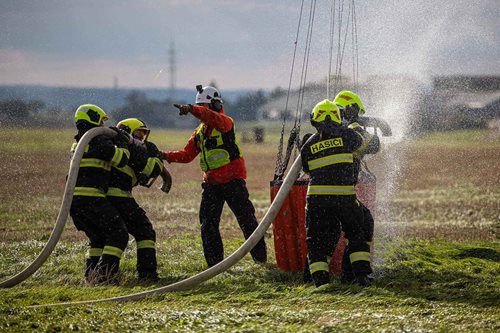Letecký trénink posunul hasiče na další úroveň připravenosti