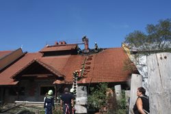 Požár střechy v Jankově způsobil škodu za tři sta tisíc