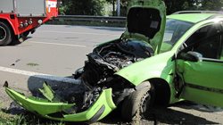 Prvotní informace o převrácení vozidla se nepotvrdila. Zraněnému řidiči pomohli svědci nehody