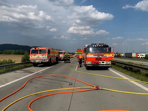 Požár návěsu zastavil provoz na dálnici D1