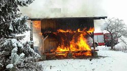Požár zcela zničil zahradní chatku