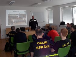 Celníci se školili u zdravotnických záchranářů a hasičů