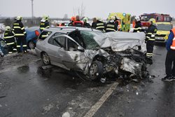 K vážné nehodě u Horního Bousova na Mladoboleslavsku letěl vrtulník