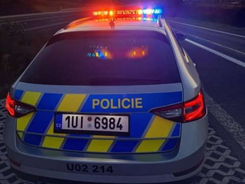 Policisté naměřili téměř dvoustovku, řidič předjížděl služební vůz