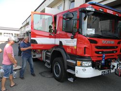 Písečtí profesionální hasiči mají novou cisternu z Fondu zábrany škod
