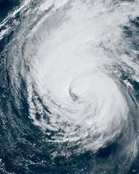Hurikán Lee prochází Bermudami, přibližuje se k Nové Anglii