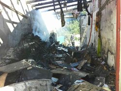 Požár garáže se rozšířil na rodinný domek i na část budovy obecního úřadu. Hasičům ze šesti jednotek ve velkém vedru se podařilo zabránit větším škodám, které činí více jak jeden a půl milionu korun 