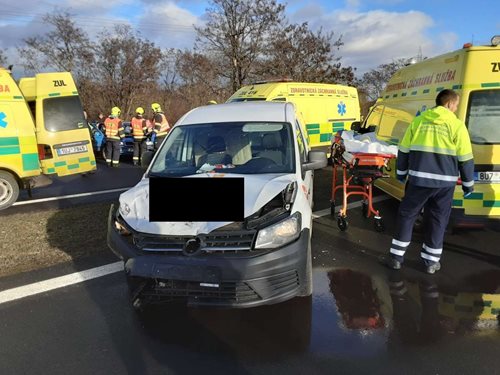 Dopravní nehoda dvou osobních aut u Komořan