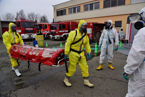 Výcvik simuloval zásah u pacienta s vysoce nakažlivou nemocí