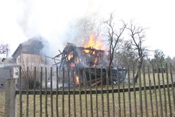 O víkend hasiči Ústeckého kraje zasahovali u úniku plynu i požáru roubenky 
