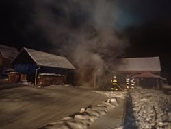 Požár novostavby rekreační chaty na Tvrdkovsku se škodou téměř za milion