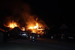 Tři jednotky hasičů likvidovaly požár střechy zahradní chaty v Krásném Poli na Ostravsku