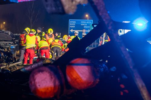 Vážná nehoda na dálnici si vyžádala kritický zásah záchranářů