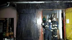 Žhavý popel způsobil v předposlední den v roce  požár rekreačního objektu v Pardubickém kraji