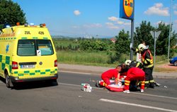 Dopravní nehoda dvou osobních aut u obce Petrohrad Při nehodě byl jeden člověk zraněn.  