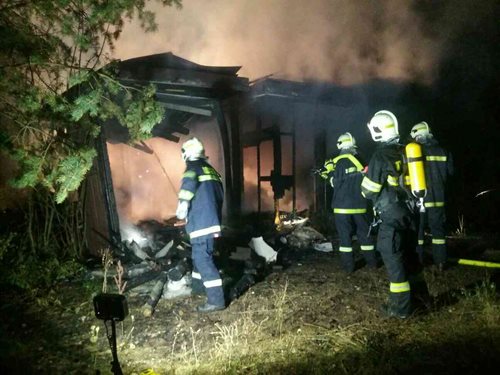 Na Fajtově kopci shořely stavební buňky, škoda se vyšplhala na 15 tisíc korun