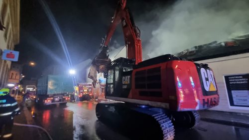 Náročný požár střechy způsobil rozsáhlé škody