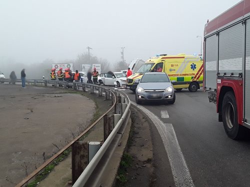 Hasič ve svém volnu pomohl u vážné nehody