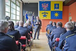 Hejtman ocenil dobrovolné i profesionální hasiče a poděkoval jim za jejich práci