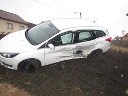 Srážka dvou vozidel na Uherskohradišťsku si vyžádala jedno zranění