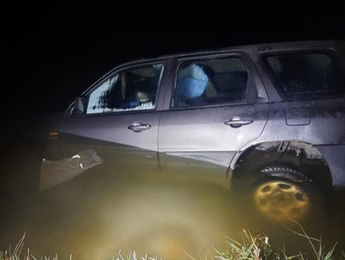 Noční jízda skončila v rybníce